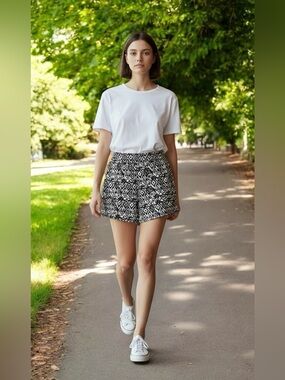 Wildfox Black & White Tribal Print Rayon Pull On Shorts Size L